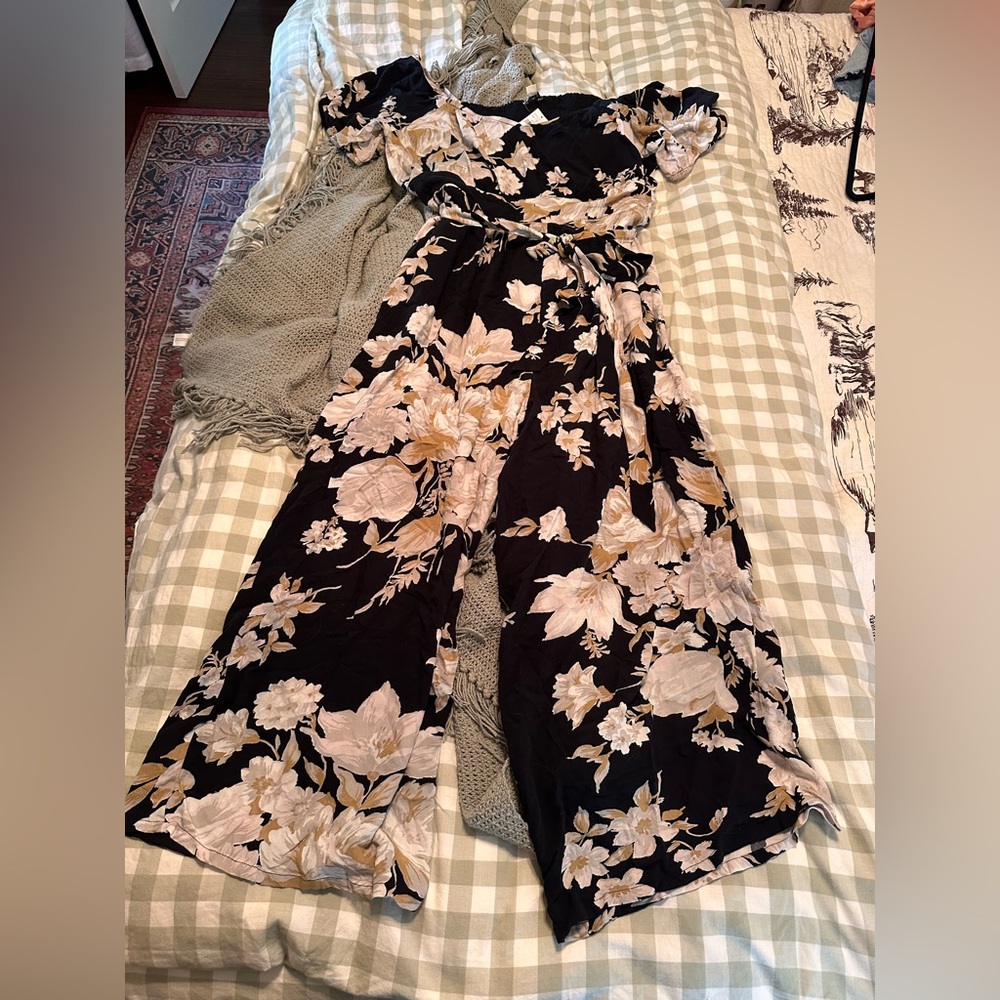 American Eagle Romper
NWT 
XXL